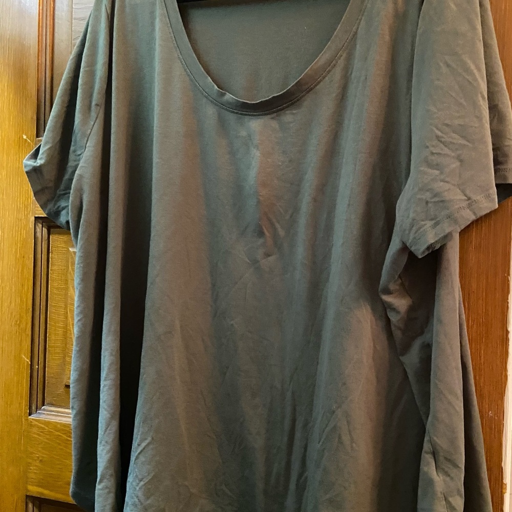 Ava Viv green tee